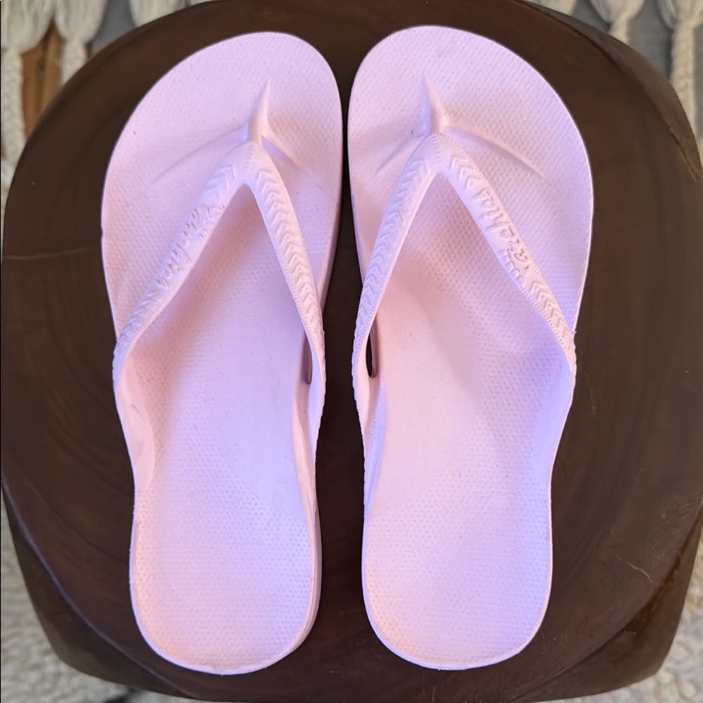 Archie’s Women's Pink Flip Flops